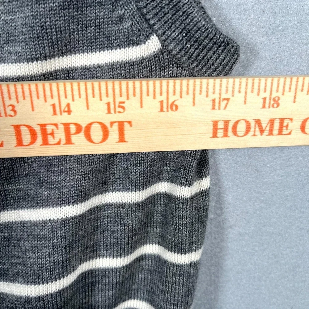 Express Design Studio‎ Sweater Vest Mens S Gray White Striped Tight Knit V Neck